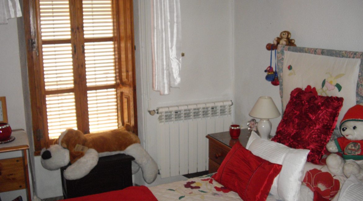 FIRST FLOOR BEDROOM (2)