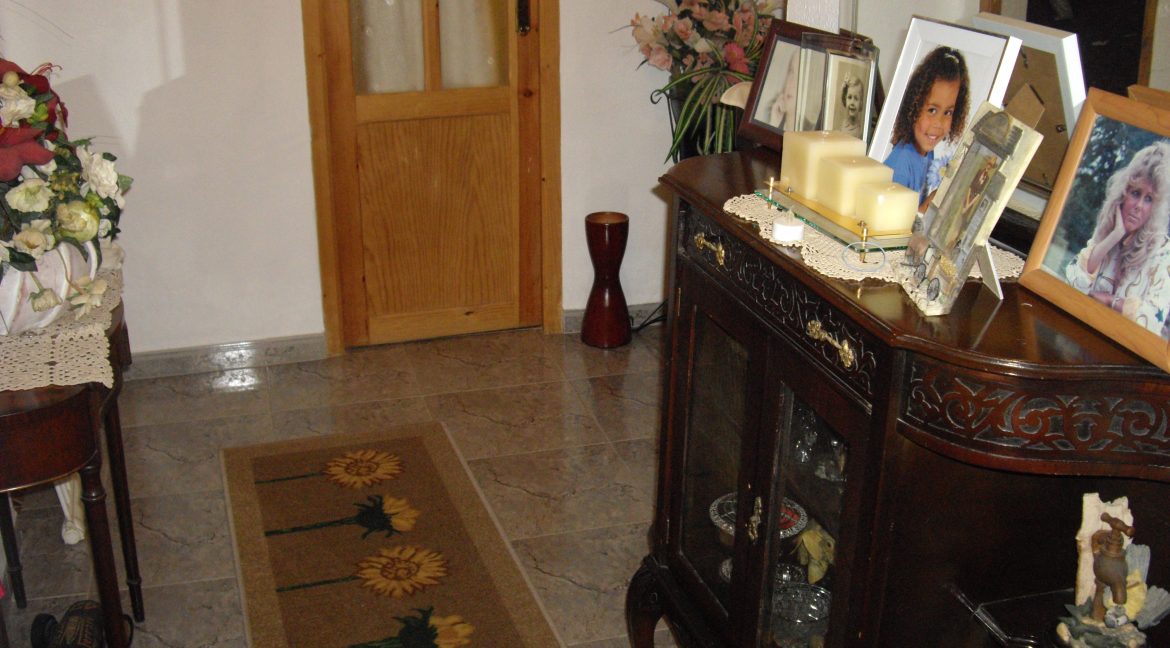 FIRST FLOOR ENTRANCE HALL