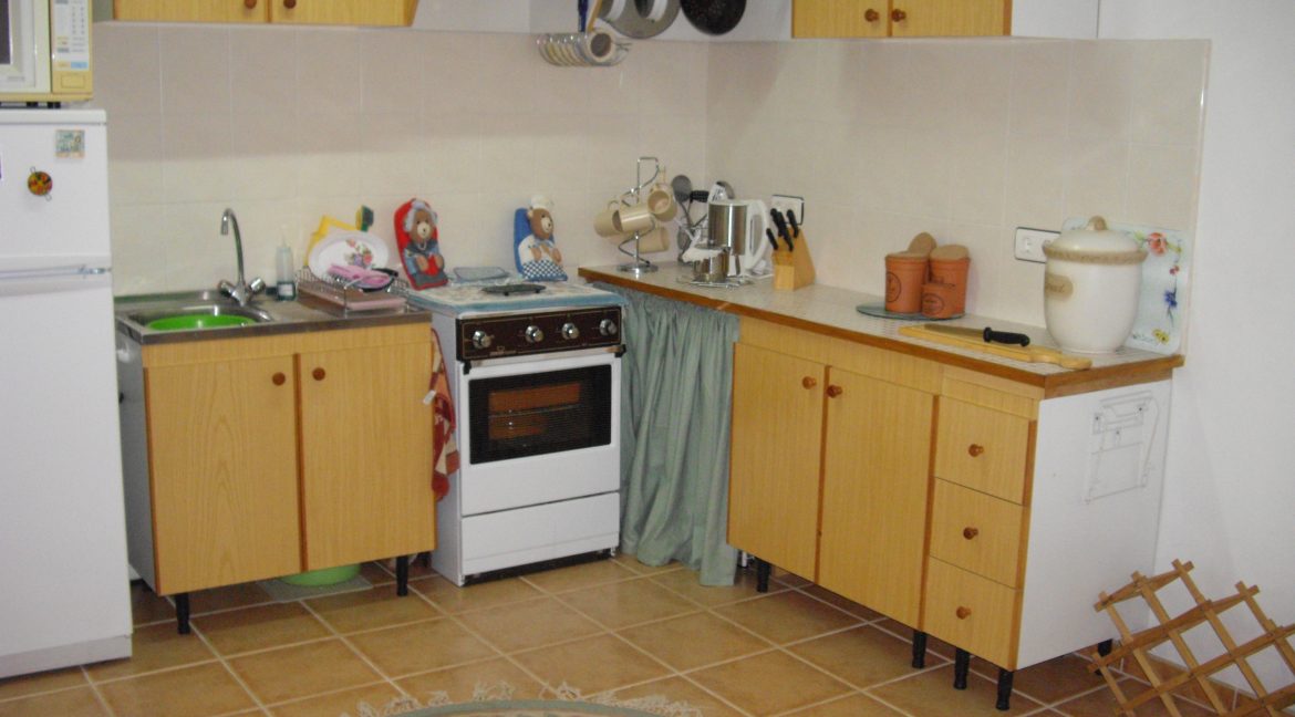 KITCHEN TO FLAT