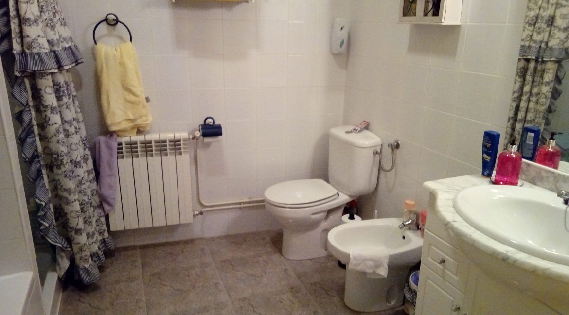 MAIN BATHROOM