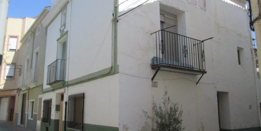 VPS 253 – 254 – Large Town House in Ayora