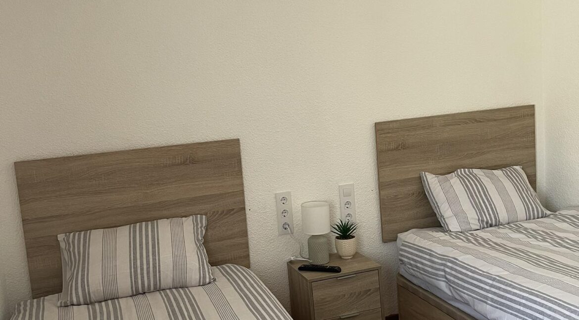 Room 3 Two Single Beds Pic 1 -