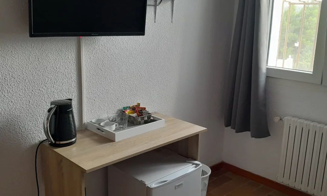 Room 8 TV & Table Pic