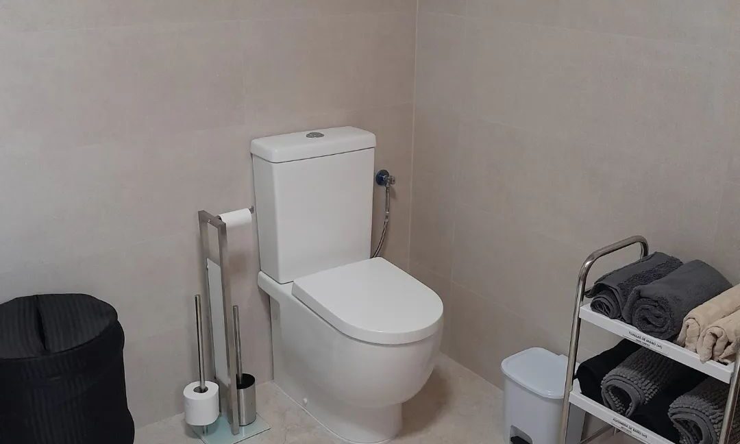 Rooms 2 & 3 Shared Bathroom Pic 1