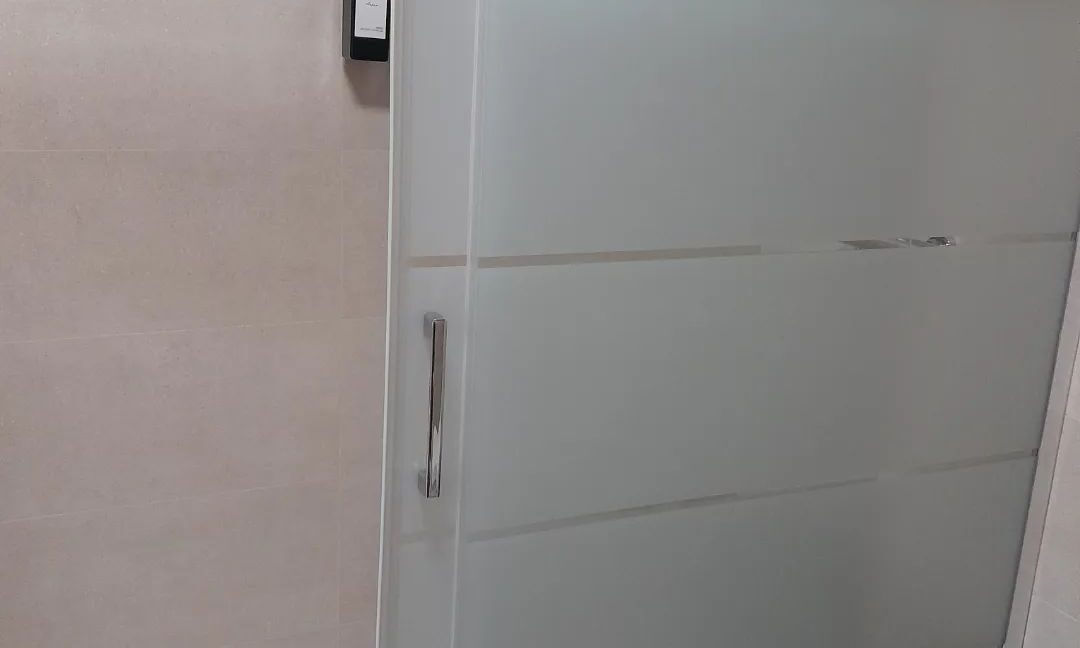 Rooms 2 & 3 Shared Bathroom Pic 2