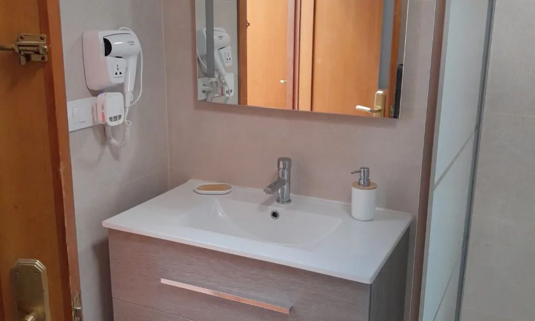 Rooms 2 & 3 Shared Bathroom Pic 3
